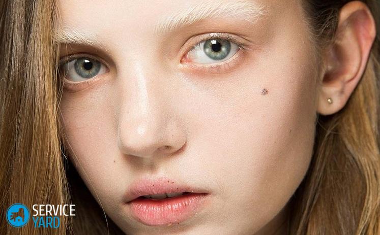 bleached-brows-gucci-spring-2017