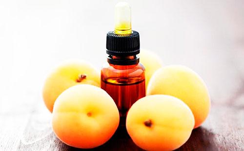 Персиковое масло и персики